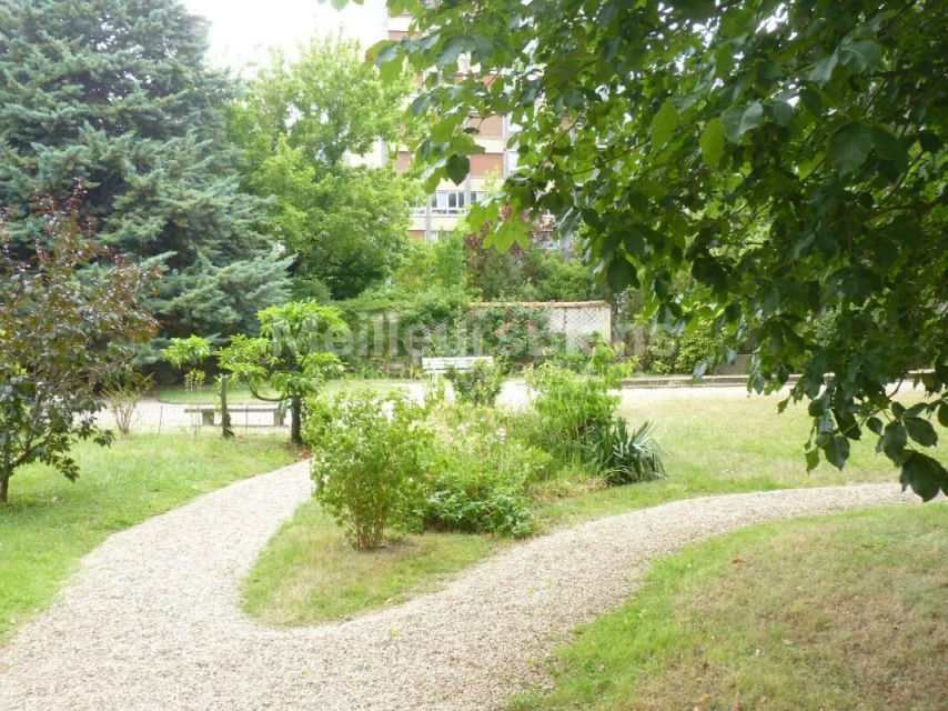 Appartement 4 pièces sur jardin - Pont de St Cloud Morizet