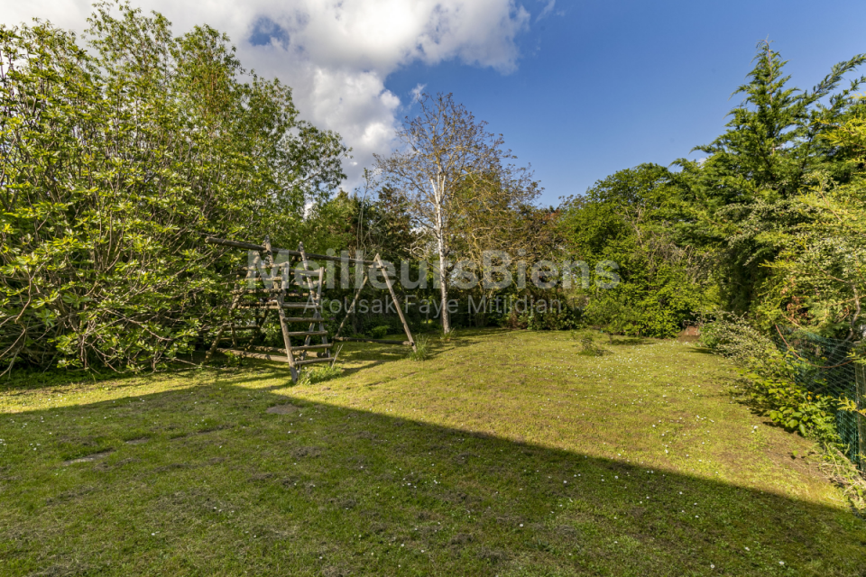 VILLENNES SUR SEINE - ILE PRIVEE - MAISON 150 M² - 4 CHAMBRES - TERRAIN 1500 M² - VERANDA - BOX -