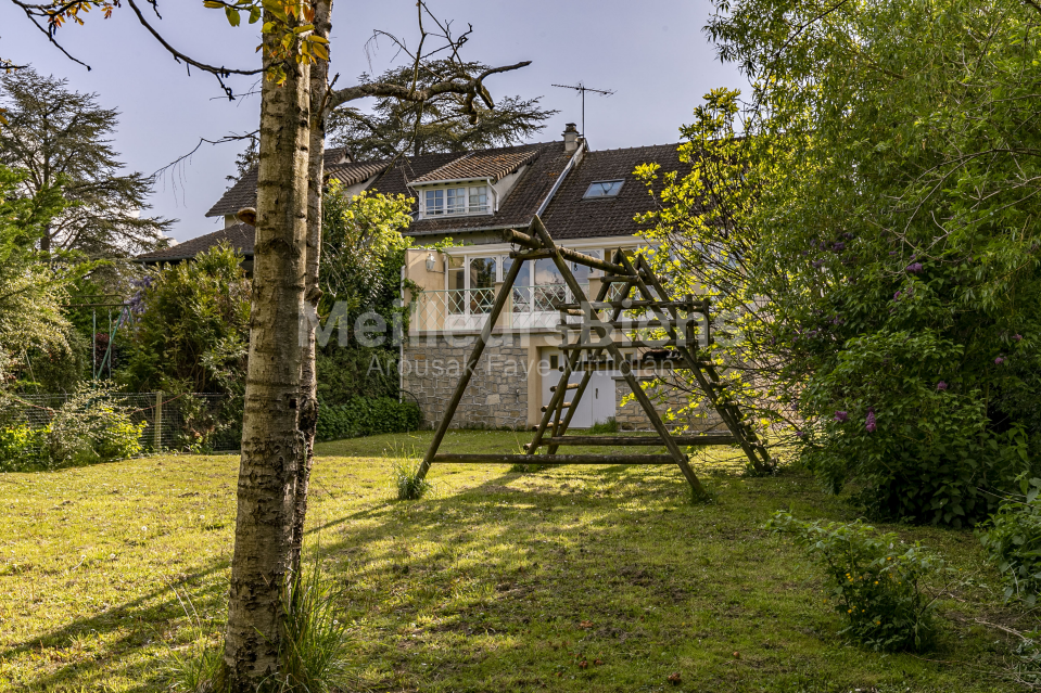 VILLENNES SUR SEINE - ILE PRIVEE - MAISON 150 M² - 4 CHAMBRES - TERRAIN 1500 M² - VERANDA - BOX -