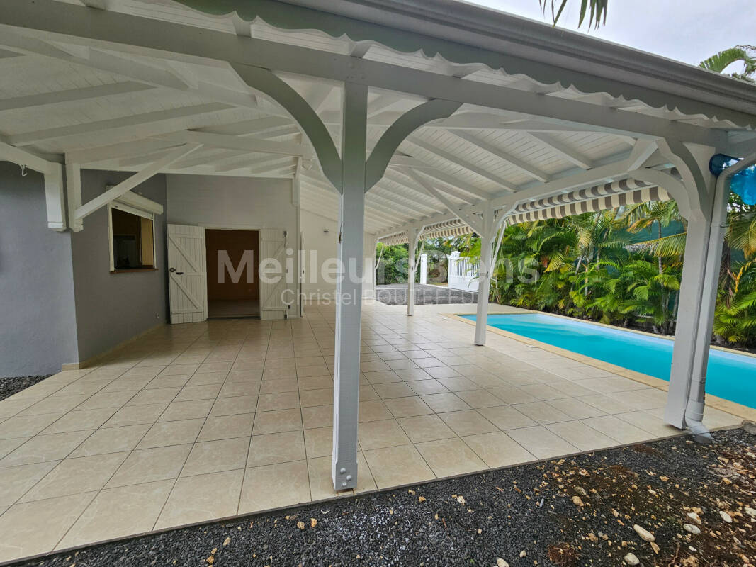 Villa 3ch proche bourg, piscine, citerne