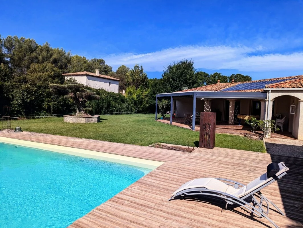 Villa d’Exception Saint Clément de riviere – T6 de plain-pied avec Piscine et Confort Moderne