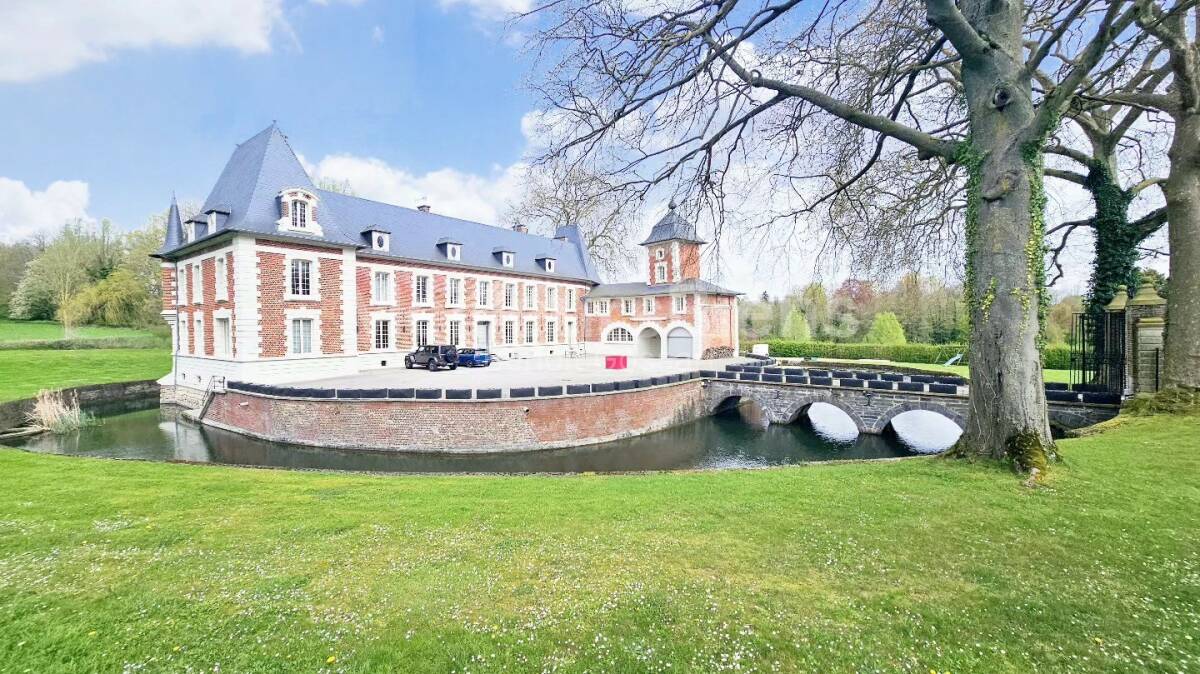 Magnifique Château Rénové en Propriété MODERNE