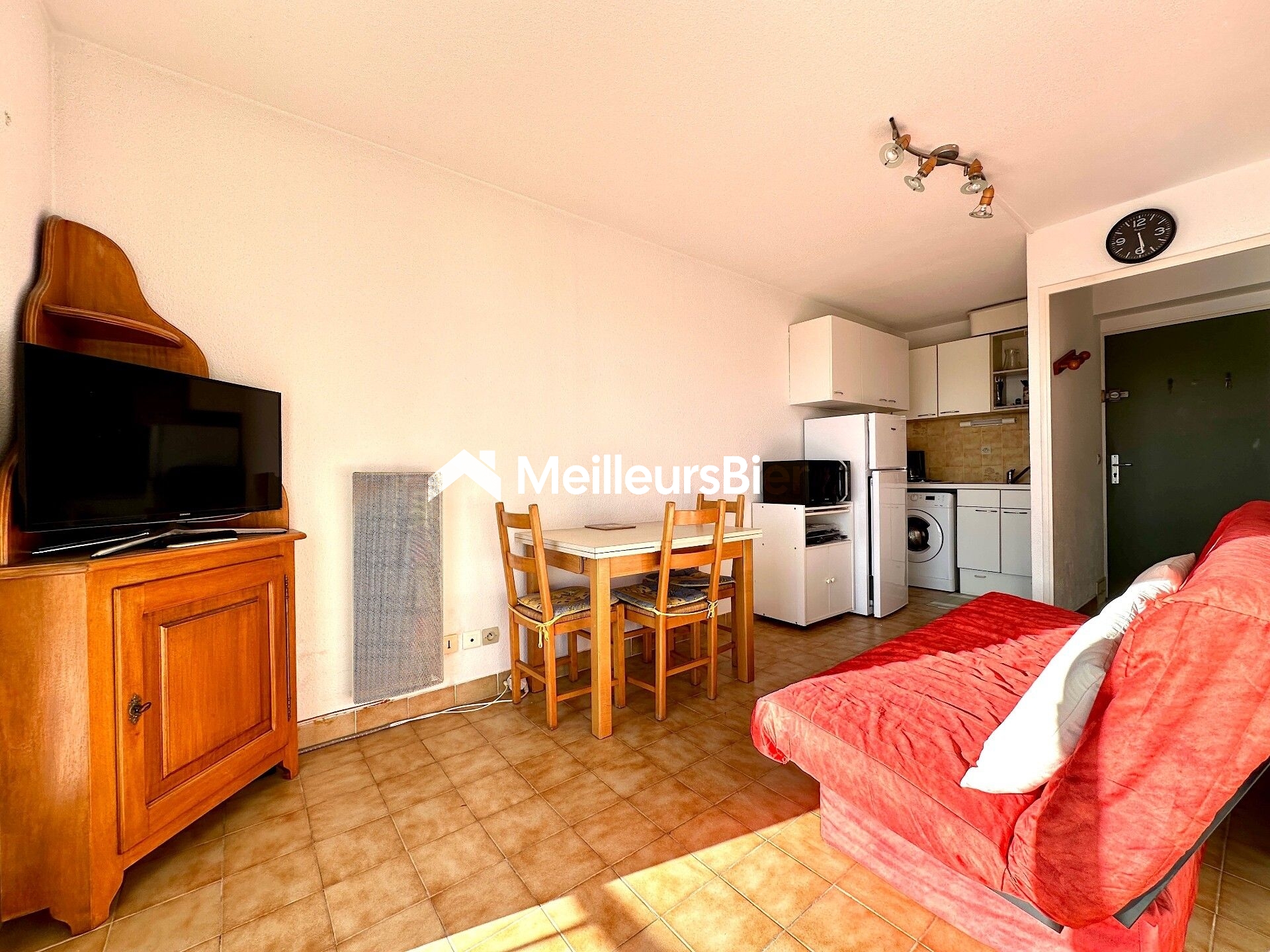 STUDIO CABINE DE 25 M2 AVEC APPERCU MER PROCHE CENTRE VILLE