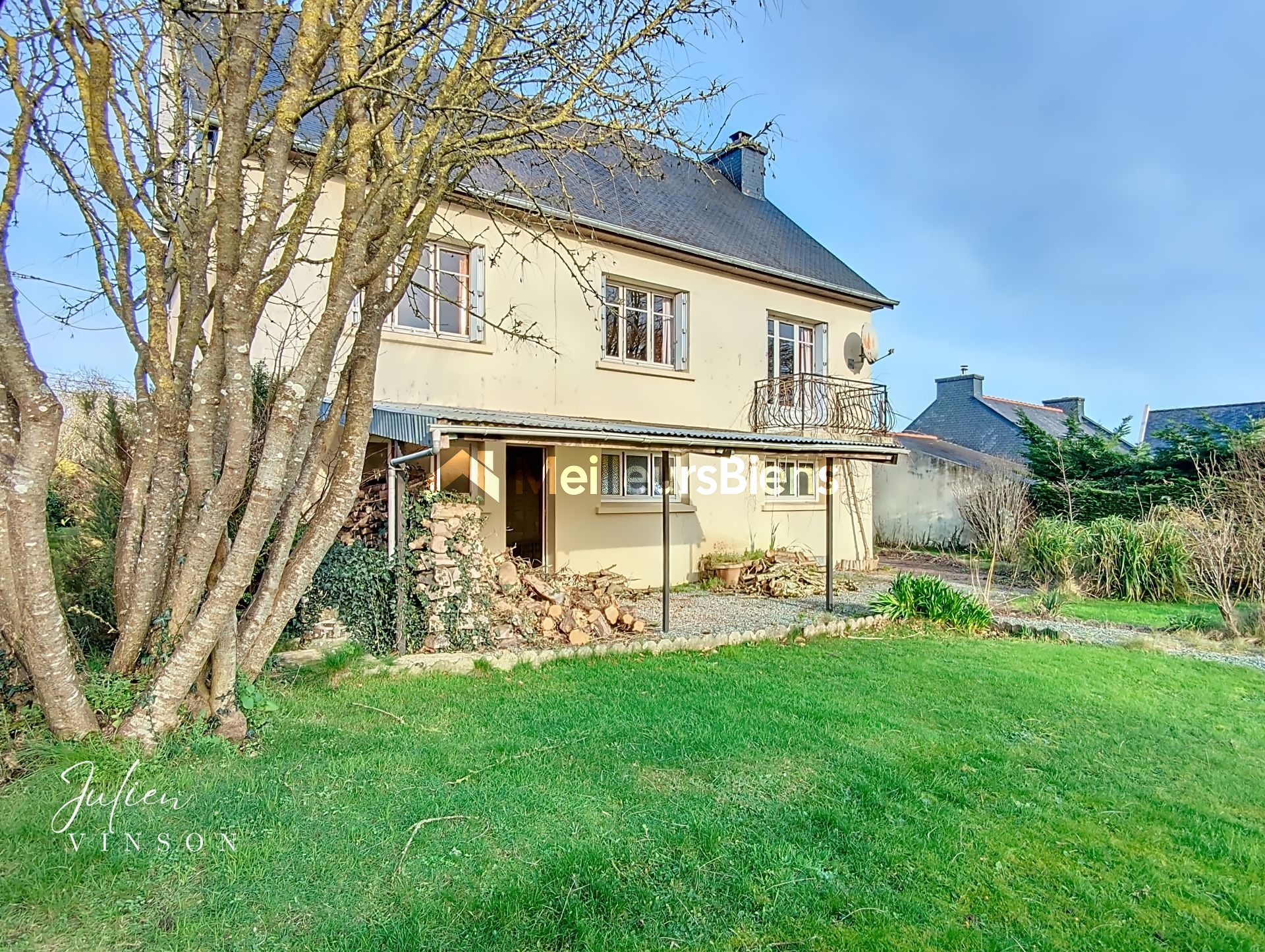 Maison familiale au bourg de Ploubezre