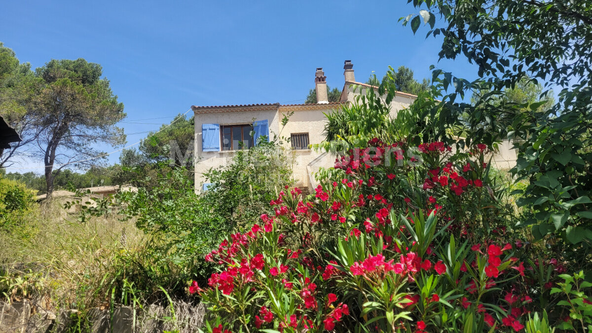 VENTABREN -Propriété à rénover sur 3000m², vue panoramique