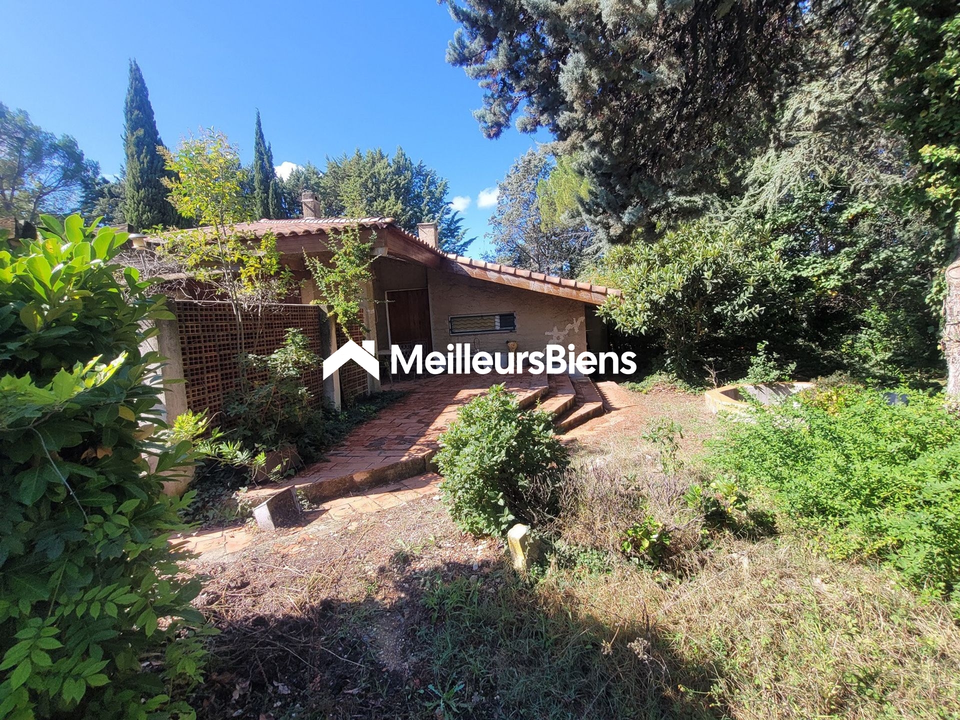 VENTABREN- Maison à rénover sur 9000m² à 10mn de AIX-en-Provence