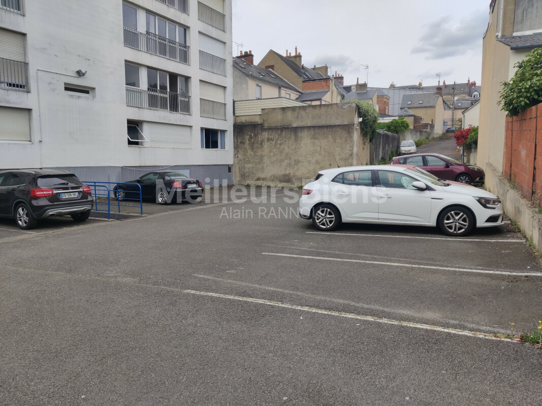 Le Mans parking box garage à 2 minutes à pieds de la gare