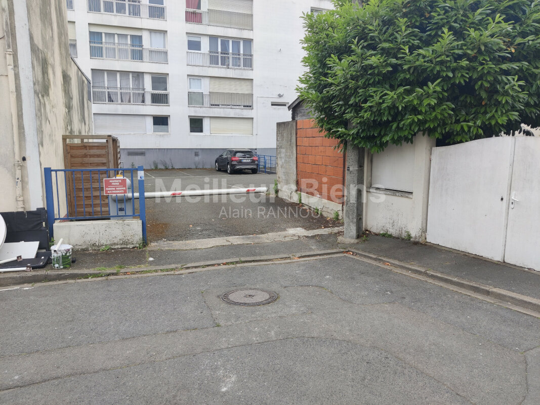 Le Mans parking box garage à 2 minutes à pieds de la gare