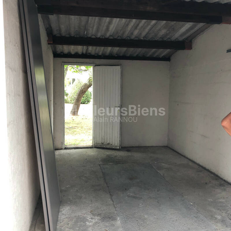 rare : garage parking box individuel fermé 17m2 - La Rochelle à proximité du centre ville