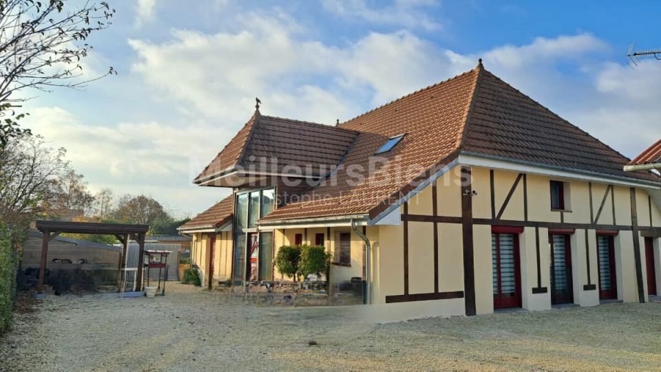 Maison de caractère / possibilité 5ème chambre / dépendance 73 m²