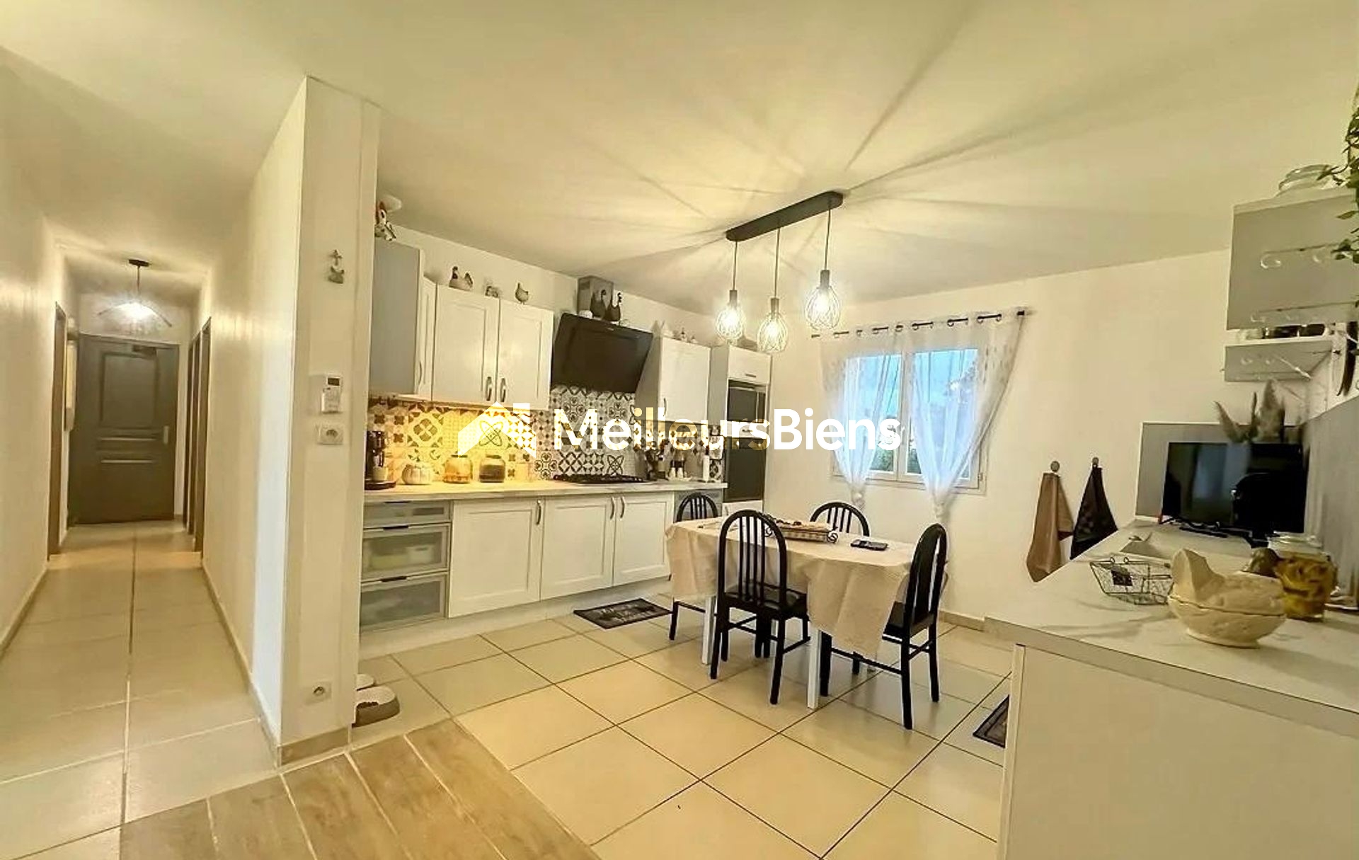 Maison rénovée T4 avec piscine sur terrain cloturé de 980m2