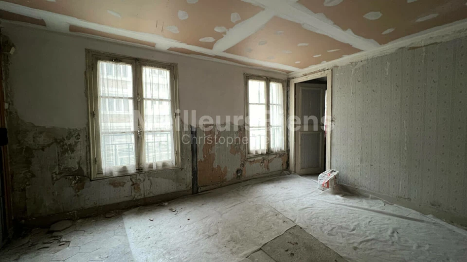Appartement entièrement à rénover proximité canal Saint Martin