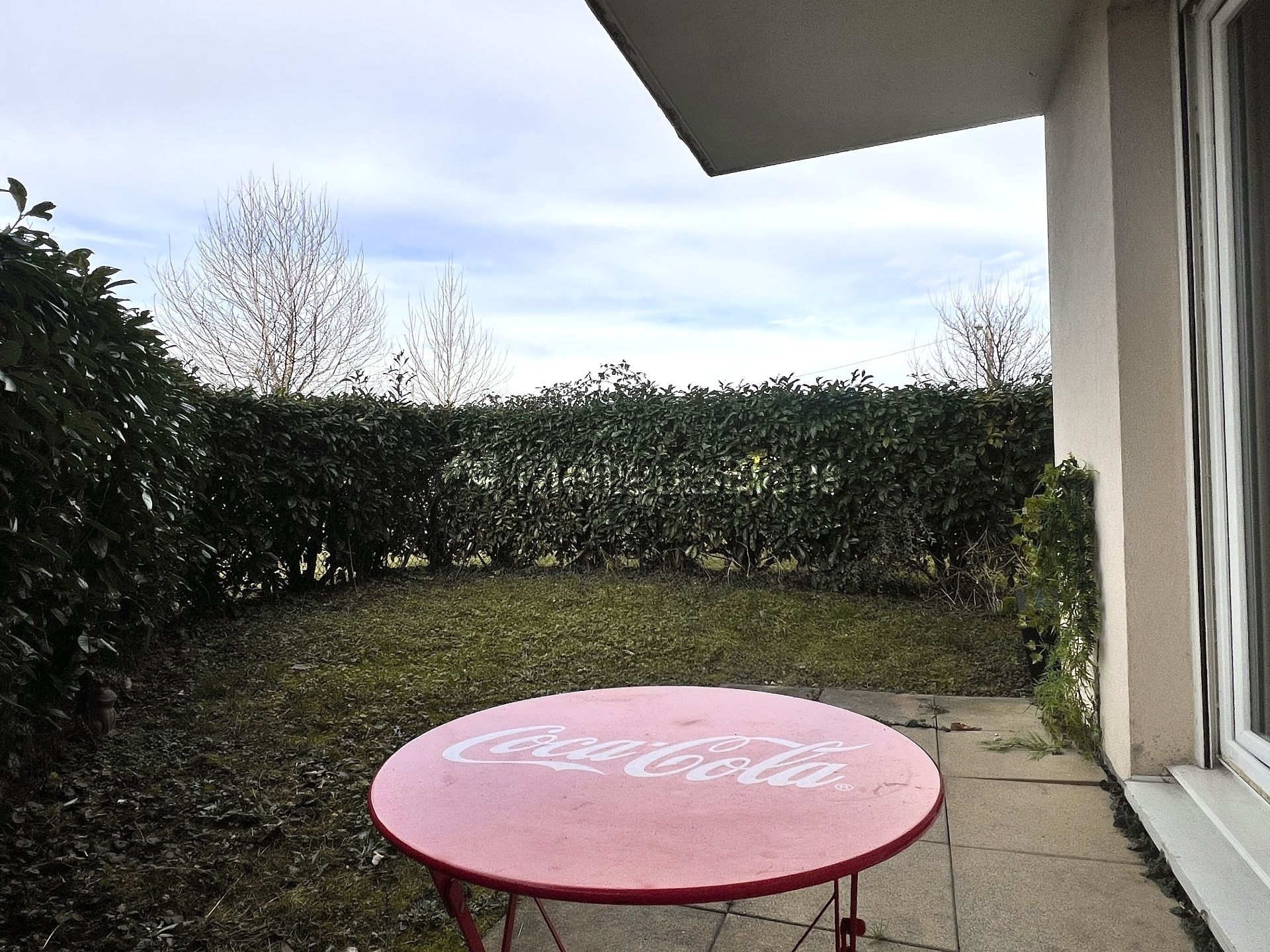 Charmant T2 meublé de 33 m2 avec jardin privée et piscine dans la copropriété - La colline bleue à MONTBELIARD