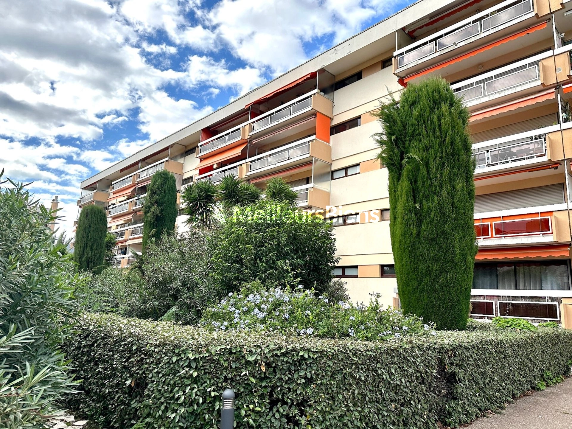 APPARTEMENT 5 PIECES CENTRE VILLE AVEC TERRASSE , CAVE , PARKING