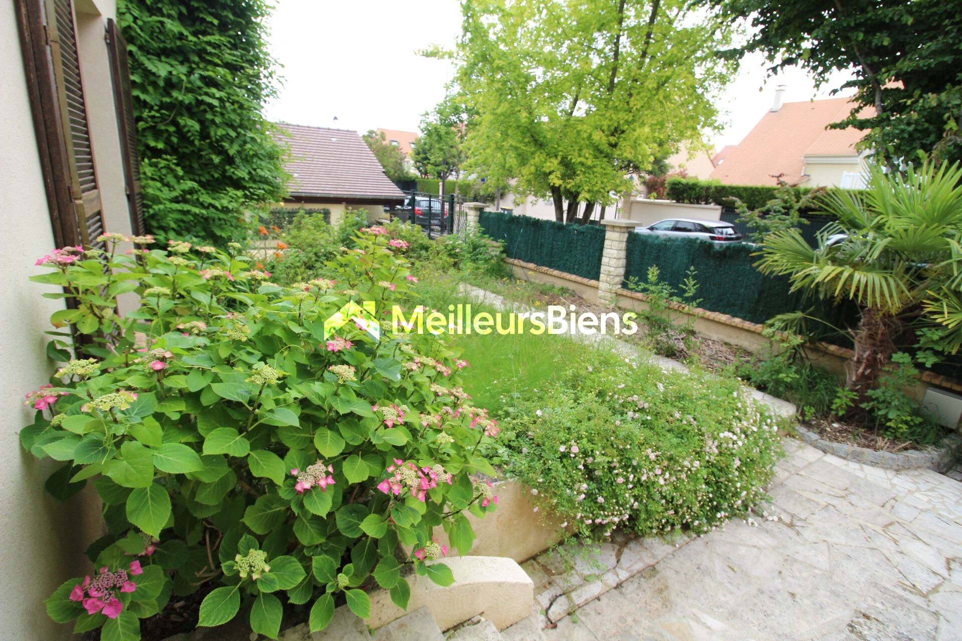 RUEIL-MALMAISON - QUARTIER DE BUZENVAL - MAISON 138 M² - 4 CHAMBRES - TERRAIN 320 M² - JARDIN - GARAGE - SOUS-SOL TOTAL