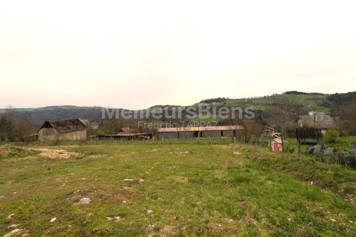 Terrain de 1097 m² VIABILISE !!! avec une vue dégagée façade Sud Ouest La Bauche 73360. A 10 kms du lac d'aiguebelette