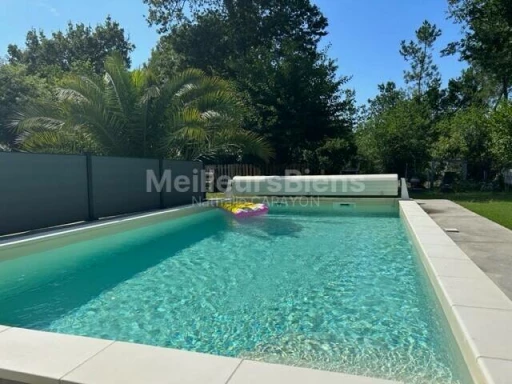 GÎTES + Maison avec piscine