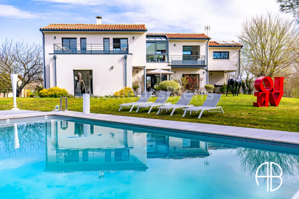 Maison d'architecte de type T5 avec piscine et pool-house, le tout sur un terrain de 3700 m2