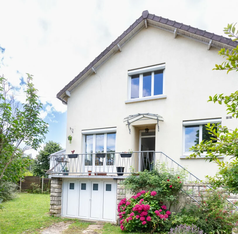 Maison familiale de 6 pièces rénovée à Saint-Rémy-lès-Chevreuse, au pied de la gare Rer.