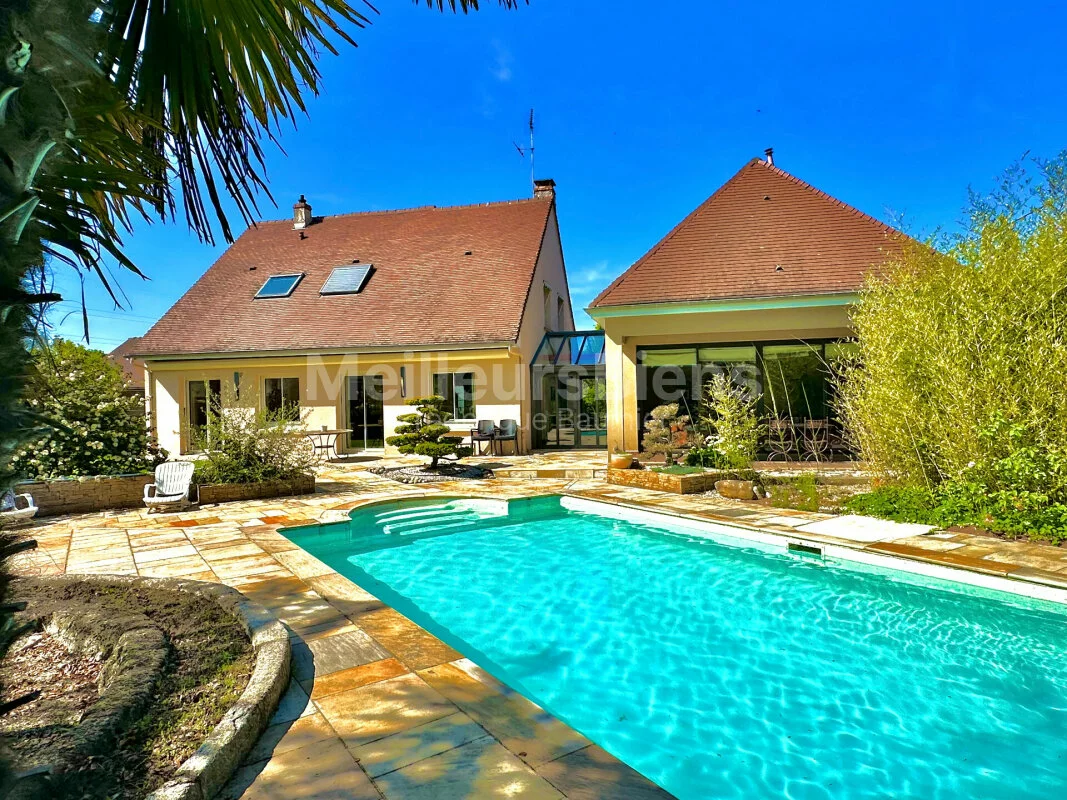 Maison individuelle de 275m² - 9 pièces