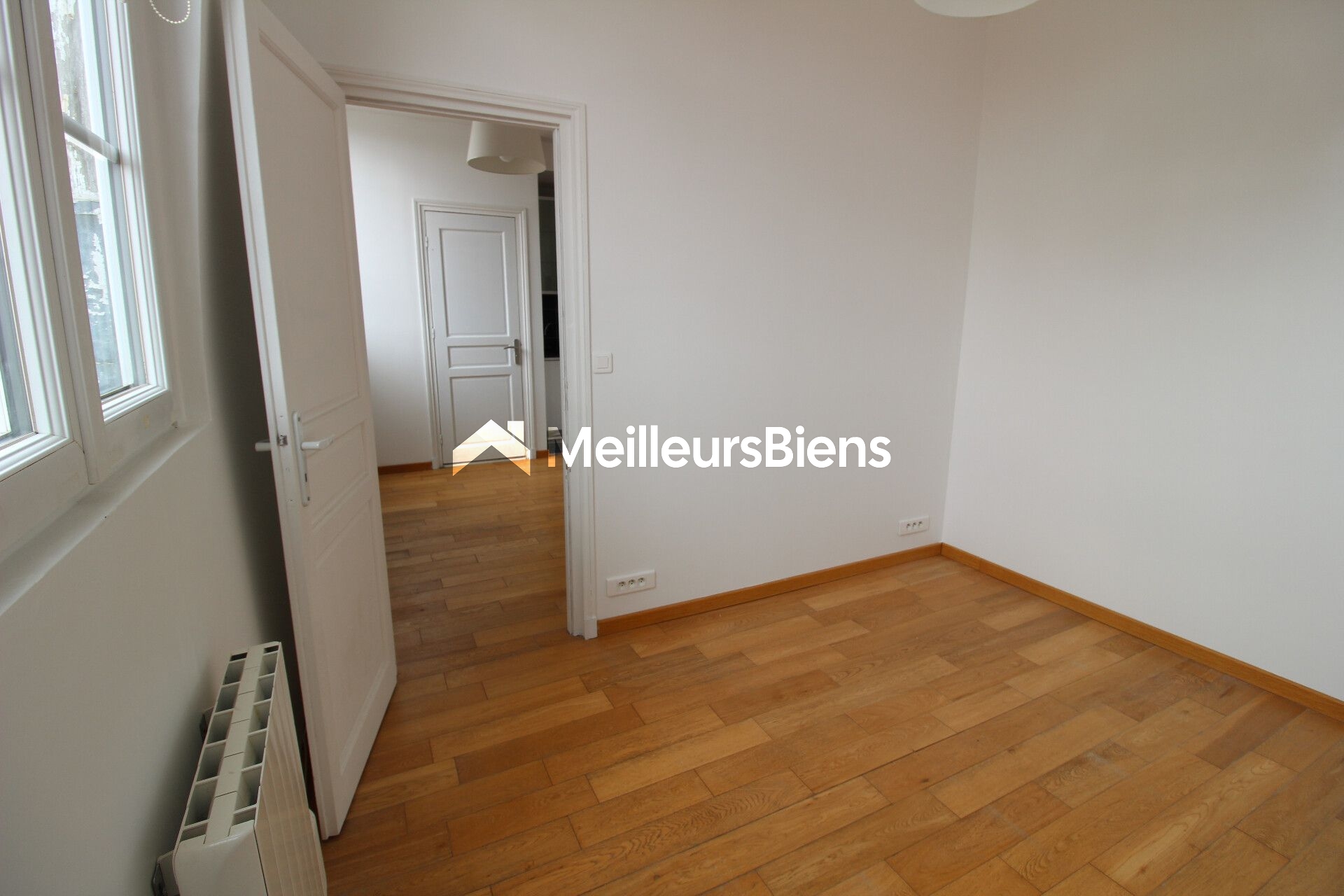 RUEIL-MALMAISON - COEUR DE VILLE - STUDIO AVEC UNE CHAMBRE - CUISINE EQUIPEE - 22 M² - CAVE - 3e ET DERNIER ETAGE
