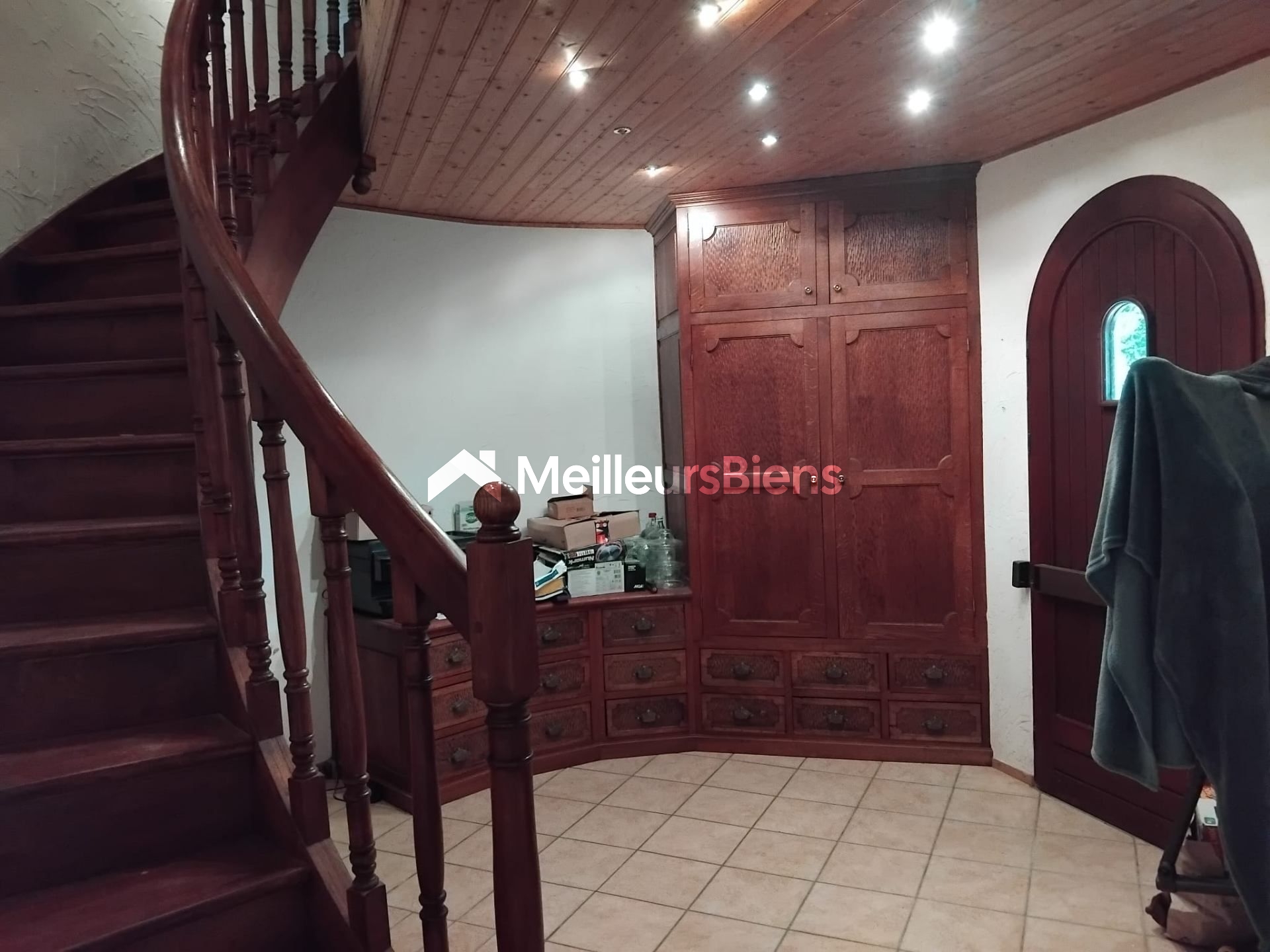 Maison de campagne sur grand terrain de 1.5 hectares