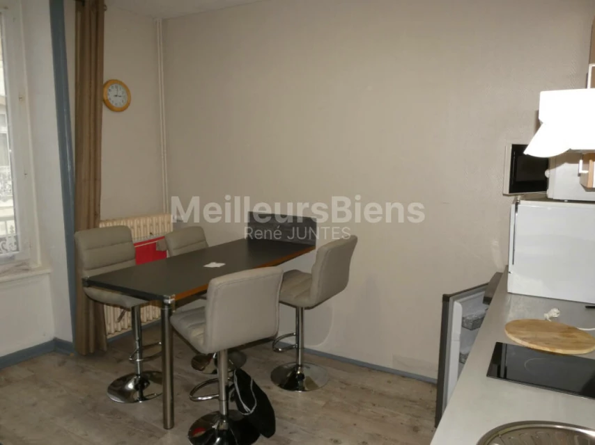 Appartement de 27m2, au 1er étage en centre ville dans petite copro.