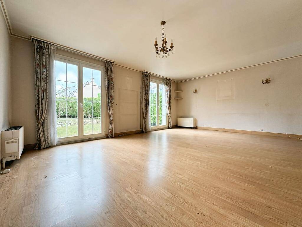Maison 5 pièces, 3 chambres, sous-sol avec garage