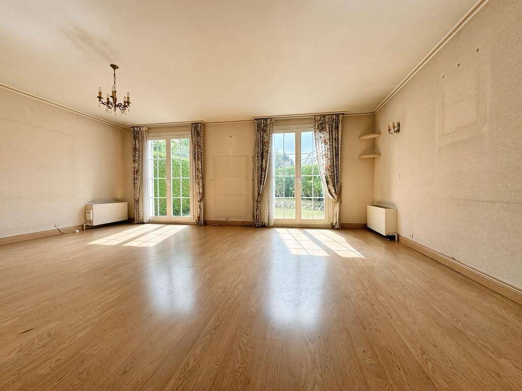Maison 5 pièces, 3 chambres, sous-sol avec garage