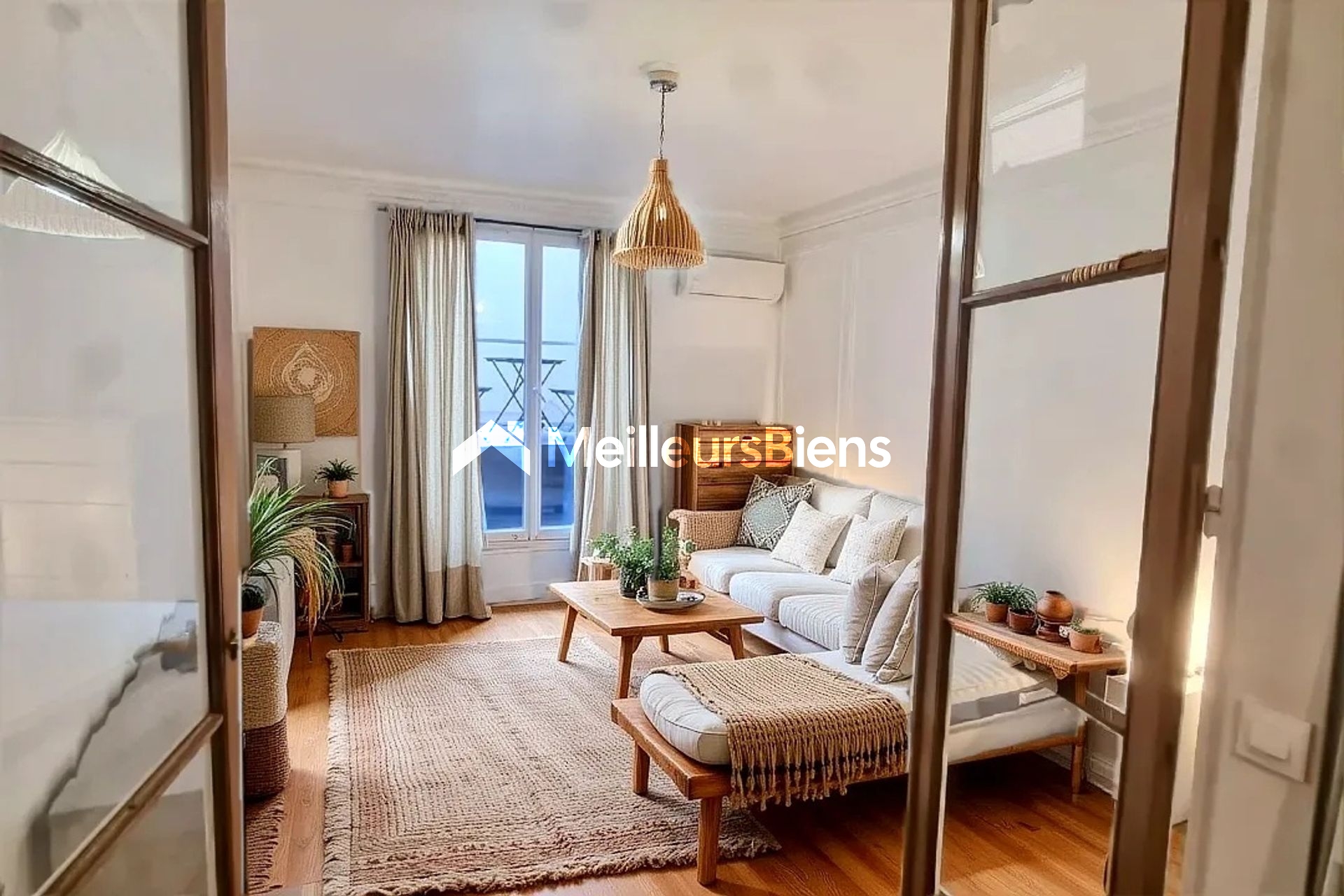 A 2 PAS DES CHAMPS ELYSEES APPARTEMENT T1 AVEC TERRASSE DE 18m2