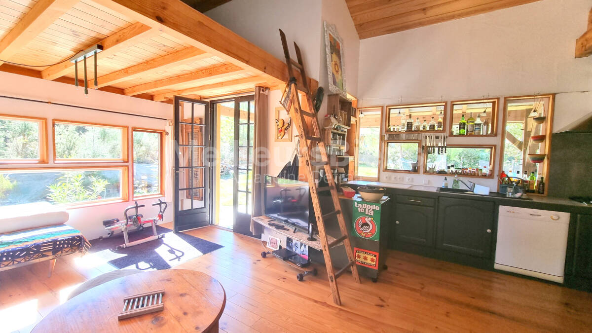 Maison en bois de 100 m², au calme, terrain 745 m²