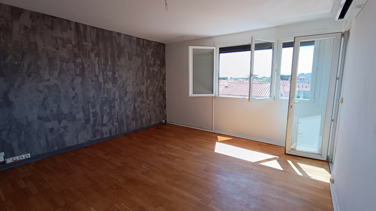 A VENDRE - APPARTEMENT T3 - TERRASSE - GARAGE - CAVE - PARKING - VUE SUR LE CANIGOU - 66000 PERPIGNAN
