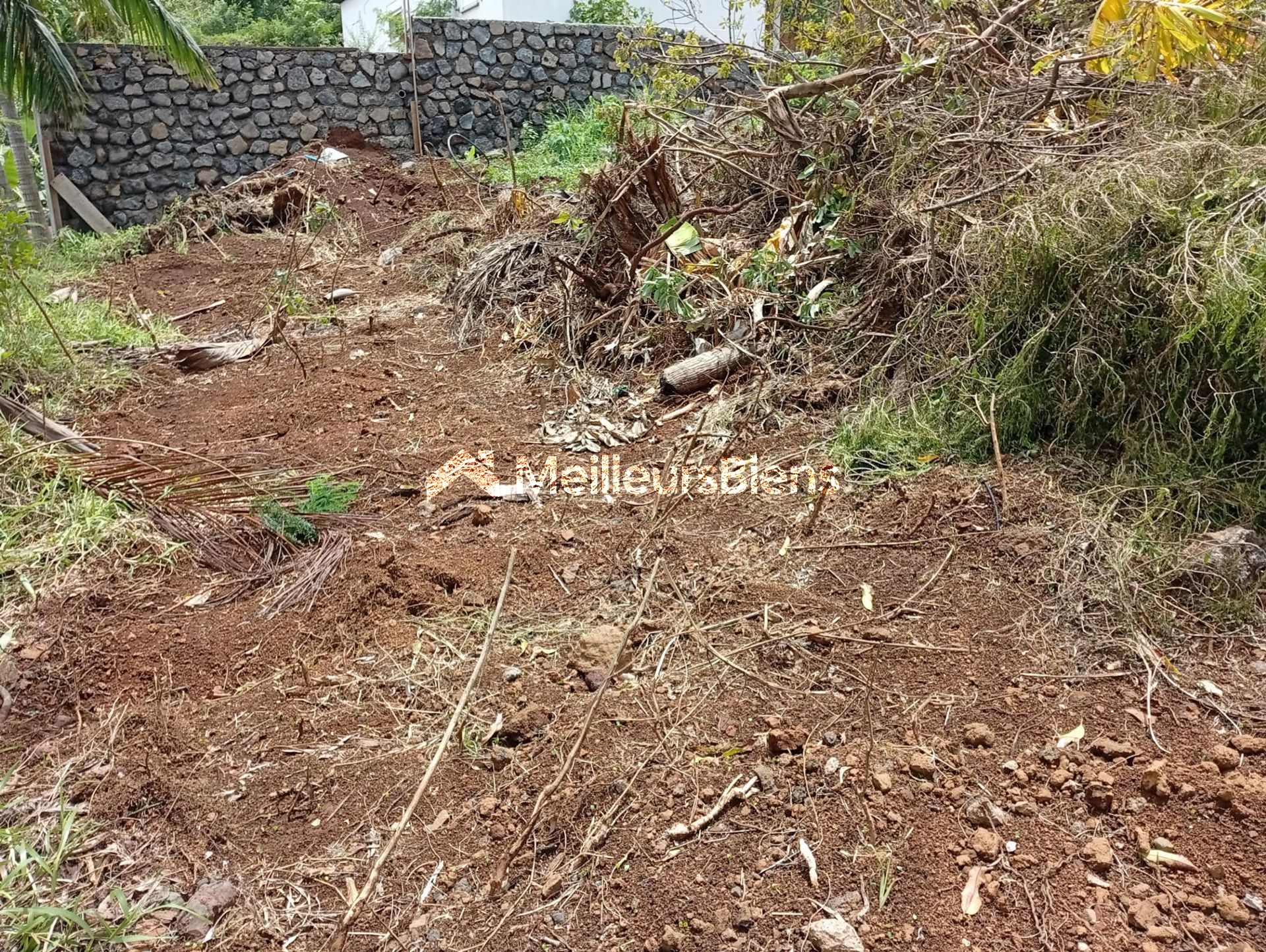 Terrain de 1362m2 dont 439m2 CONSTRUCTIBLE  en Zone U5/126 500€