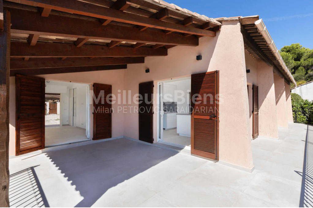 Antibes (06) - À VENDRE - Villa 7 Pièces de 236 m² avec terrain de 860 m²