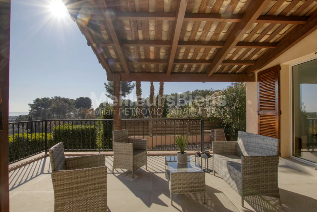 Antibes (06) - À VENDRE - Villa 7 Pièces de 236 m² avec terrain de 860 m²