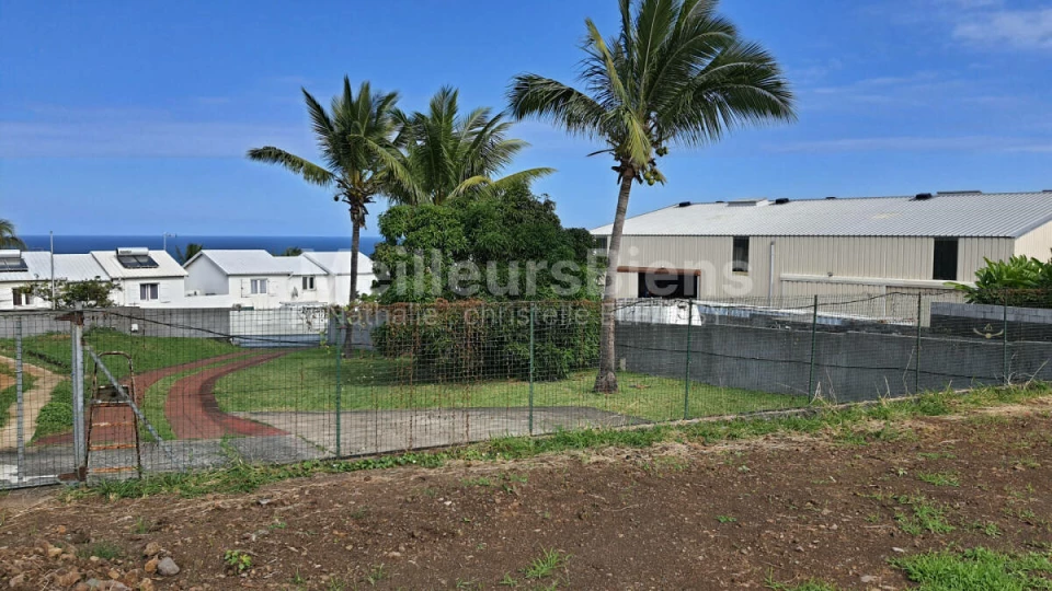 Terrain 635m² SAINT PIERRE destiné aux commerces ou bureaux dans zone industrielle