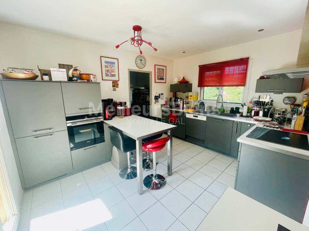 VILLA T5 PLAIN PIED AVEC GARAGE ET PISCINE