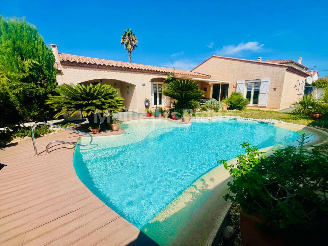 VILLA T5 PLAIN PIED AVEC GARAGE ET PISCINE