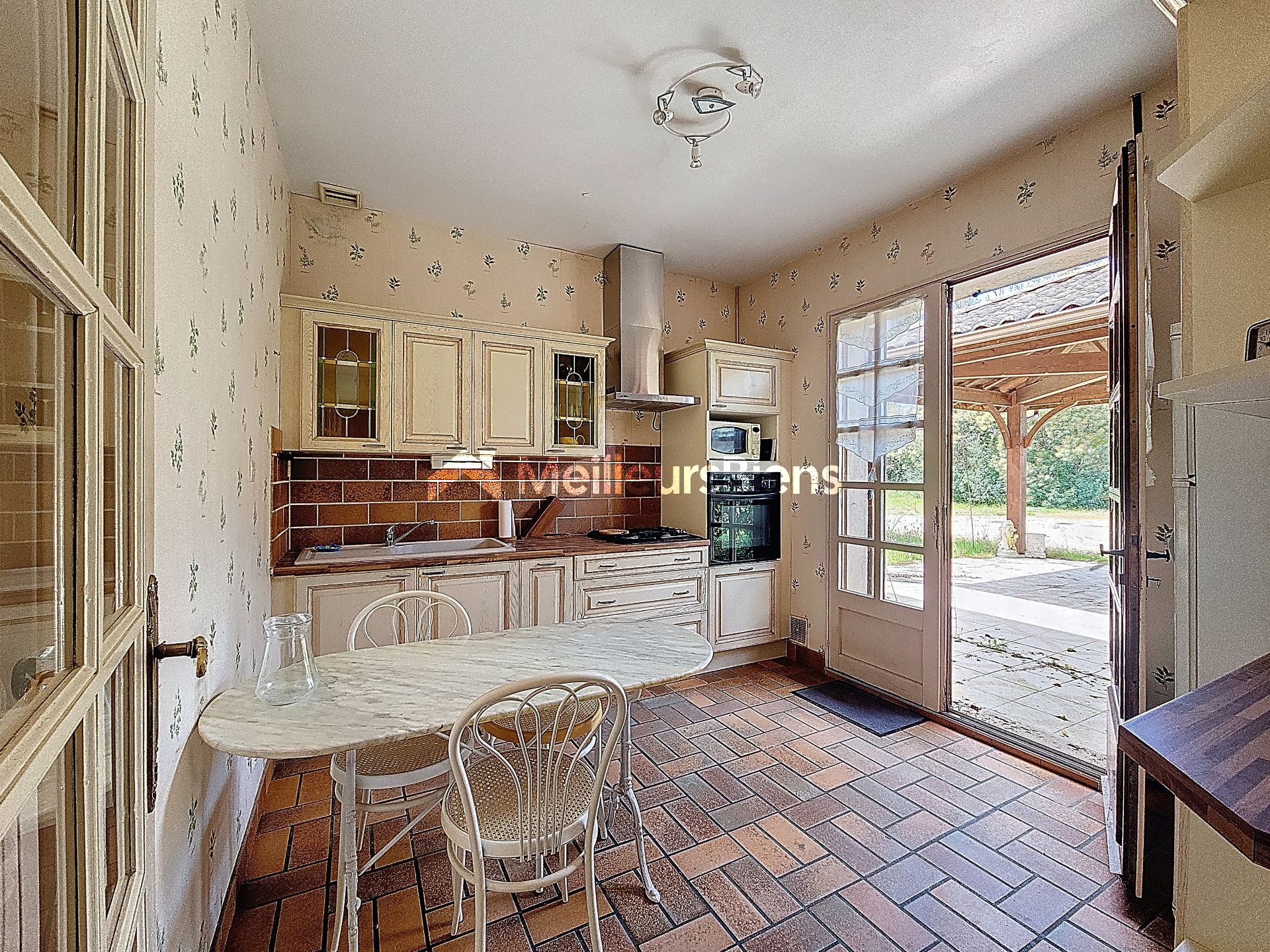 Maison individuelle plain pied avec grand terrain autour - Arbanats