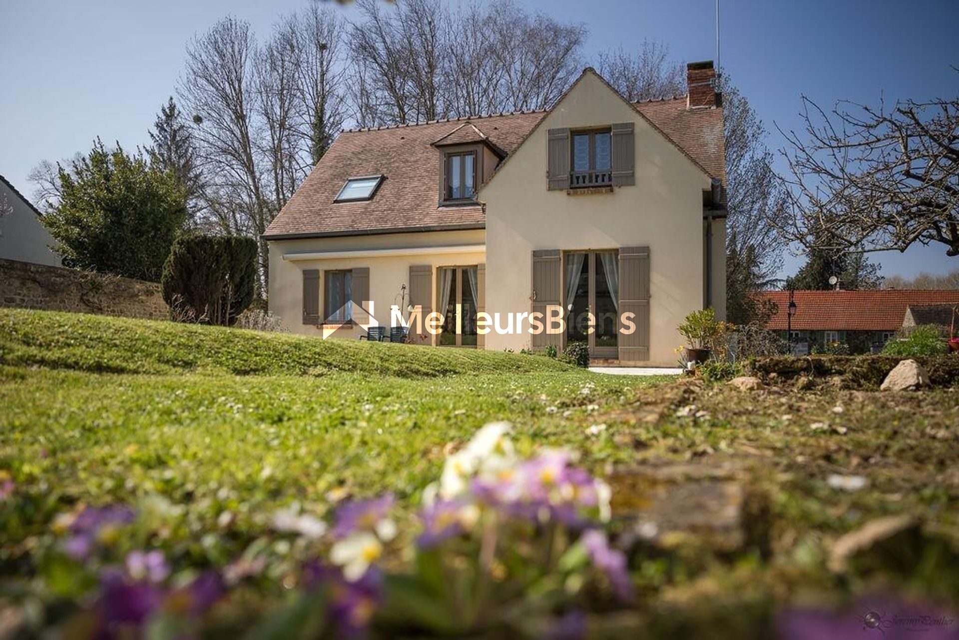 Maison individuelle familiale avec sous-sol et jardin sans vis-à-vis