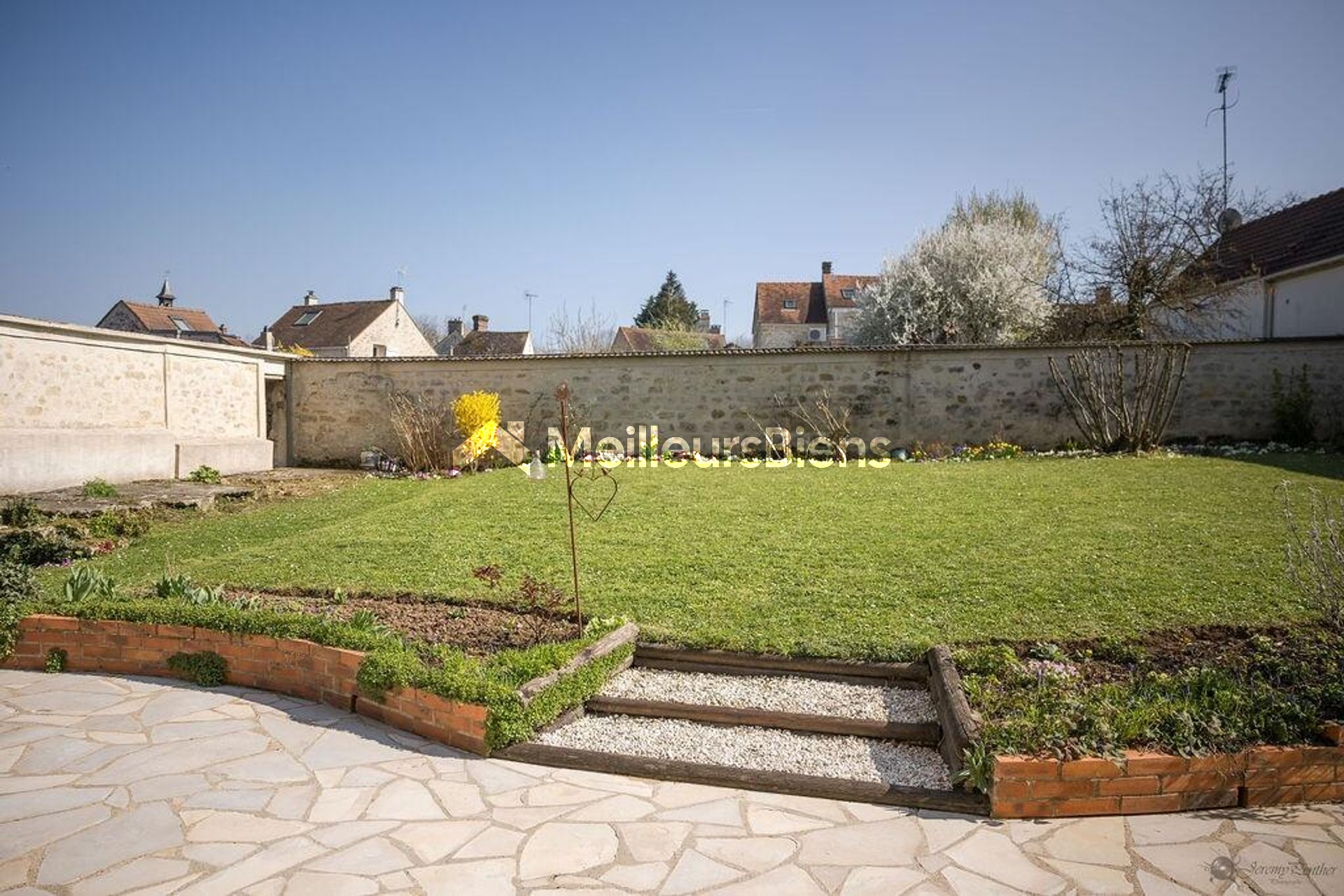 Maison individuelle familiale avec sous-sol et jardin sans vis-à-vis