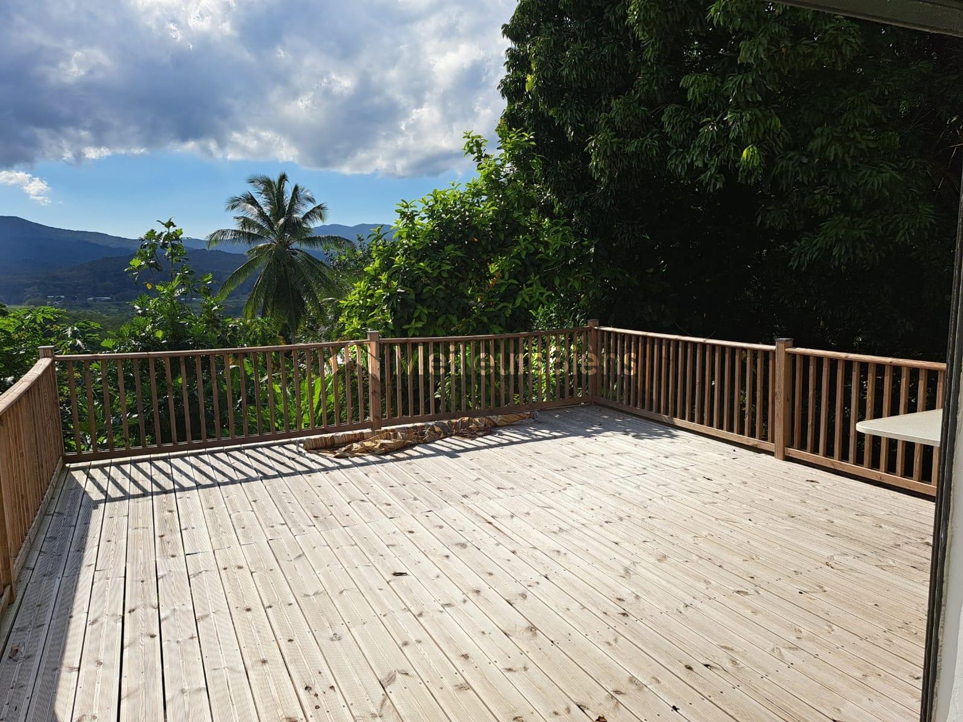 MAISON F4 AVEC JOLIE VUE MONTAGNE, GARAGE