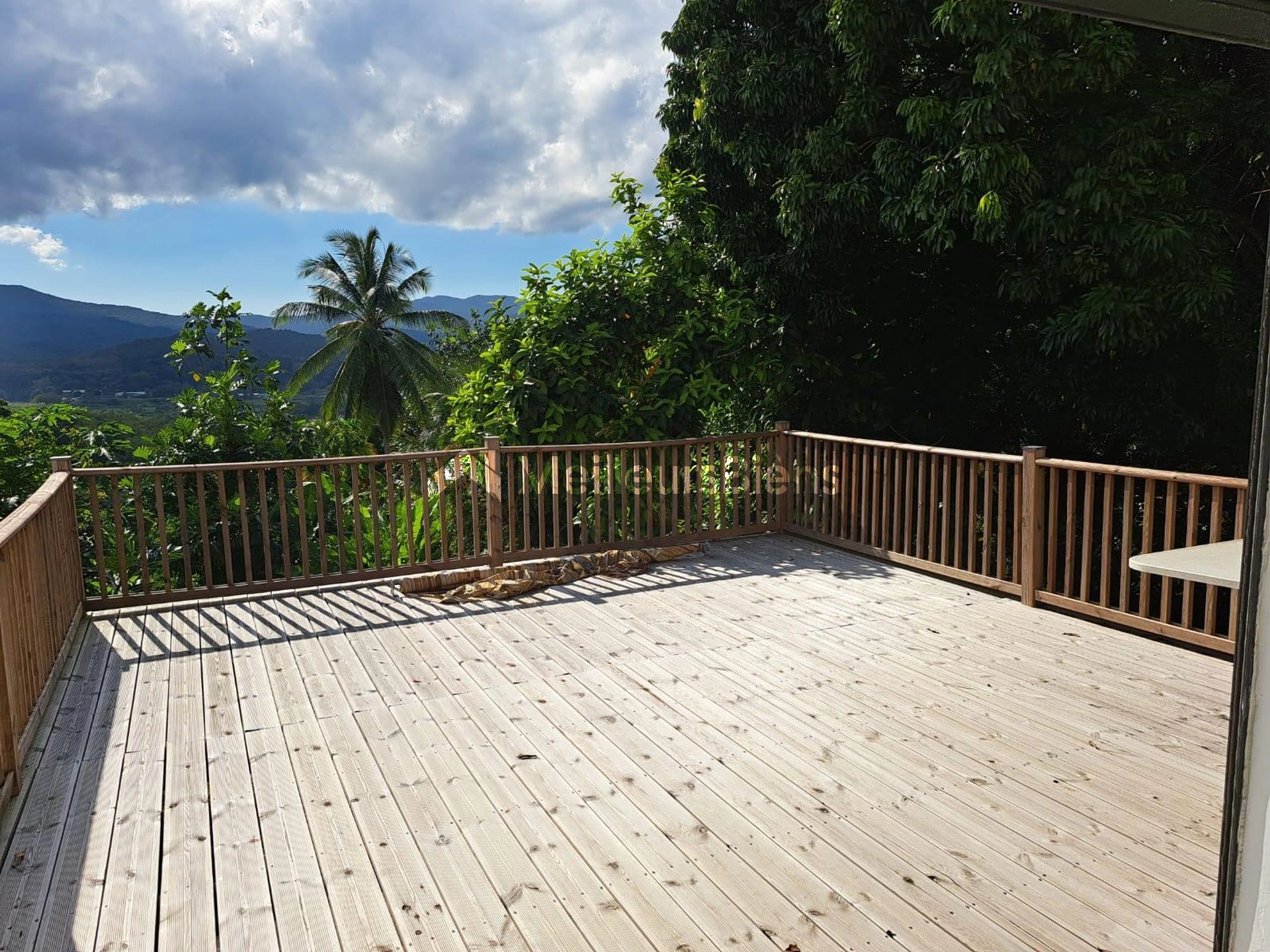 MAISON F4 AVEC JOLIE VUE MONTAGNE, GARAGE
