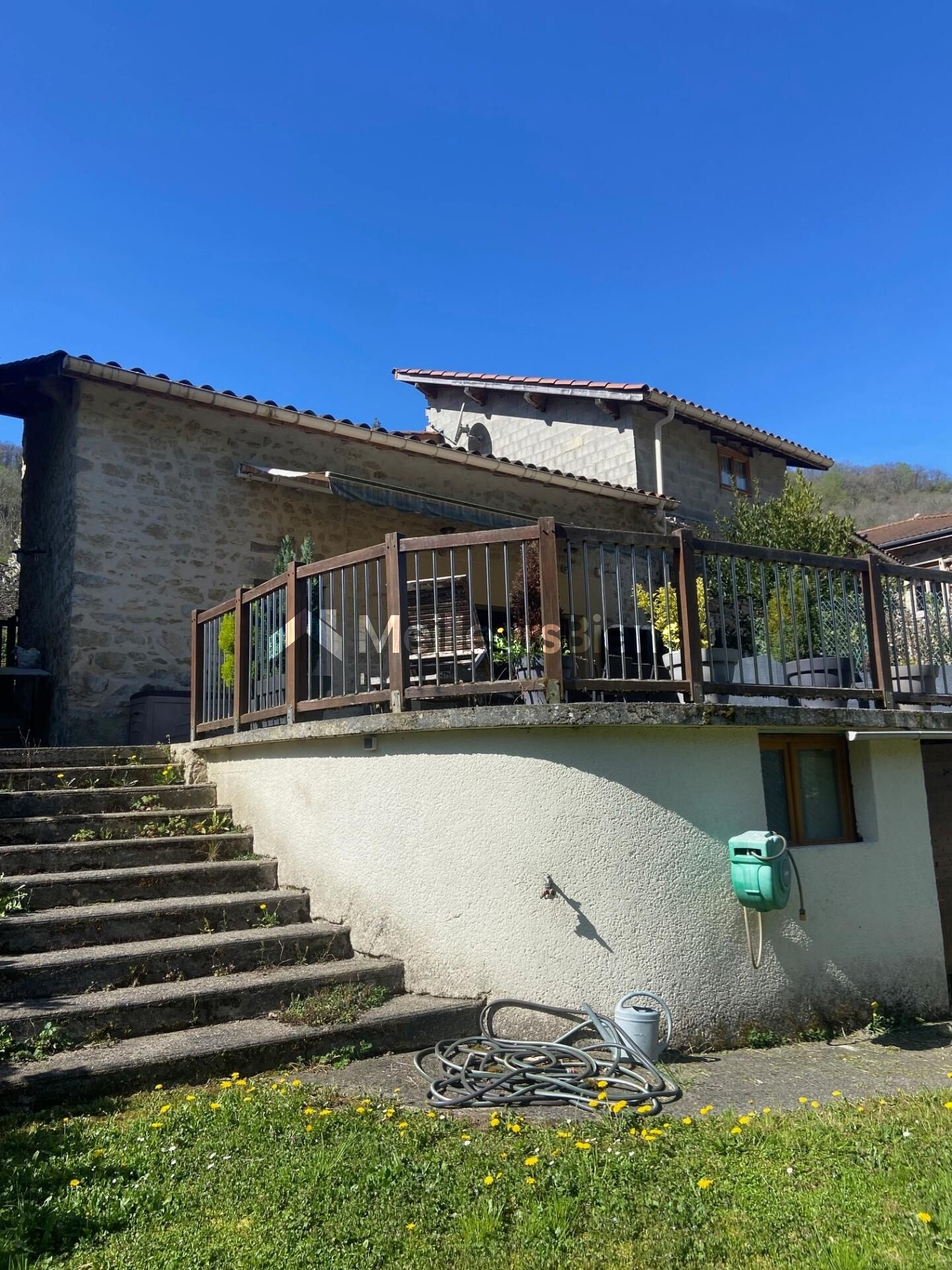 A vendre deux maisons en pierres