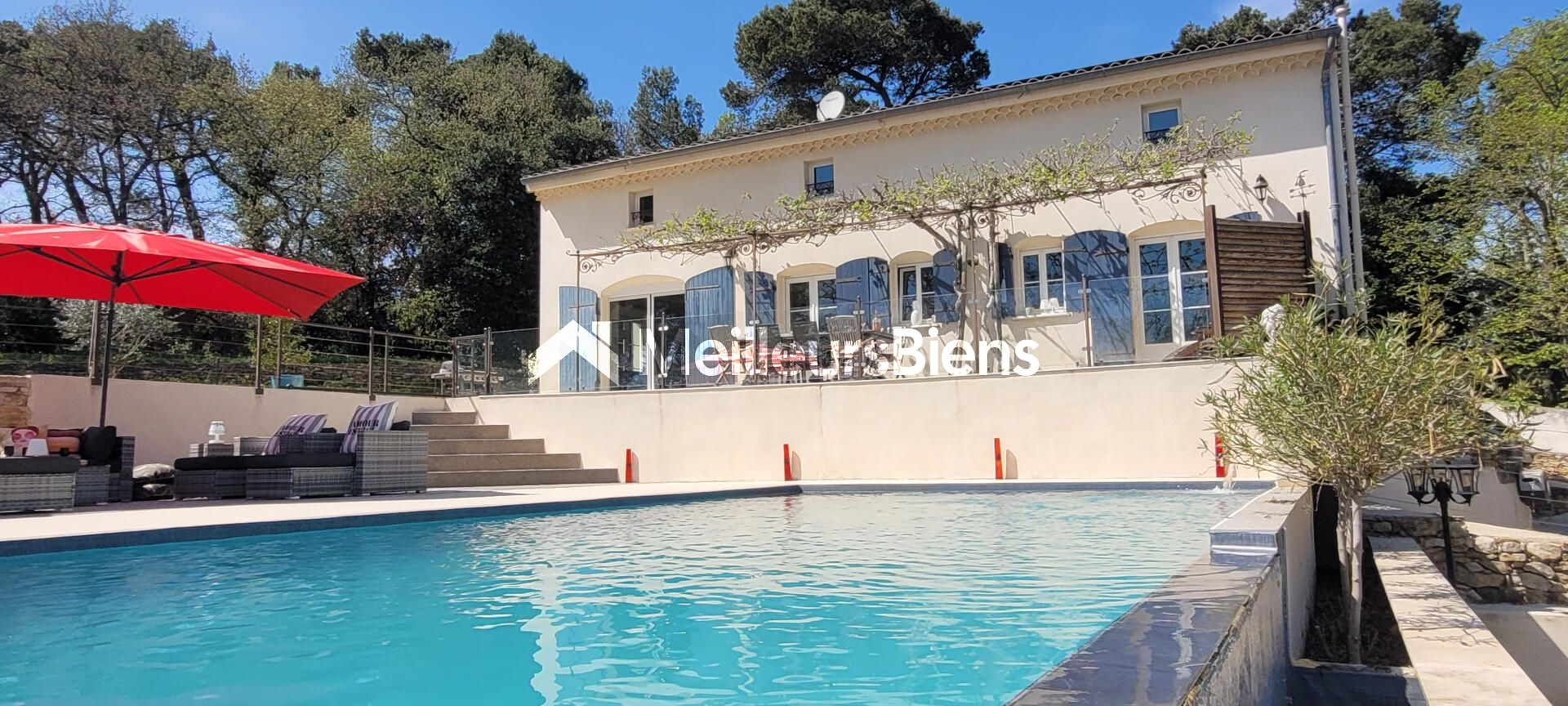 Magnifique bastide de caractère de 245 m² alliant charme traditionnel et modernité.