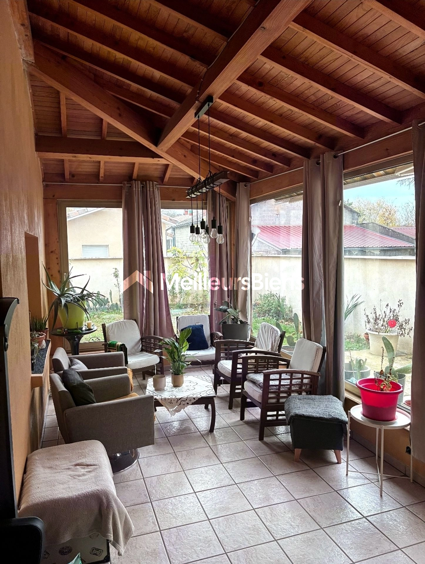 Propriété de 192 m²  6 chambres