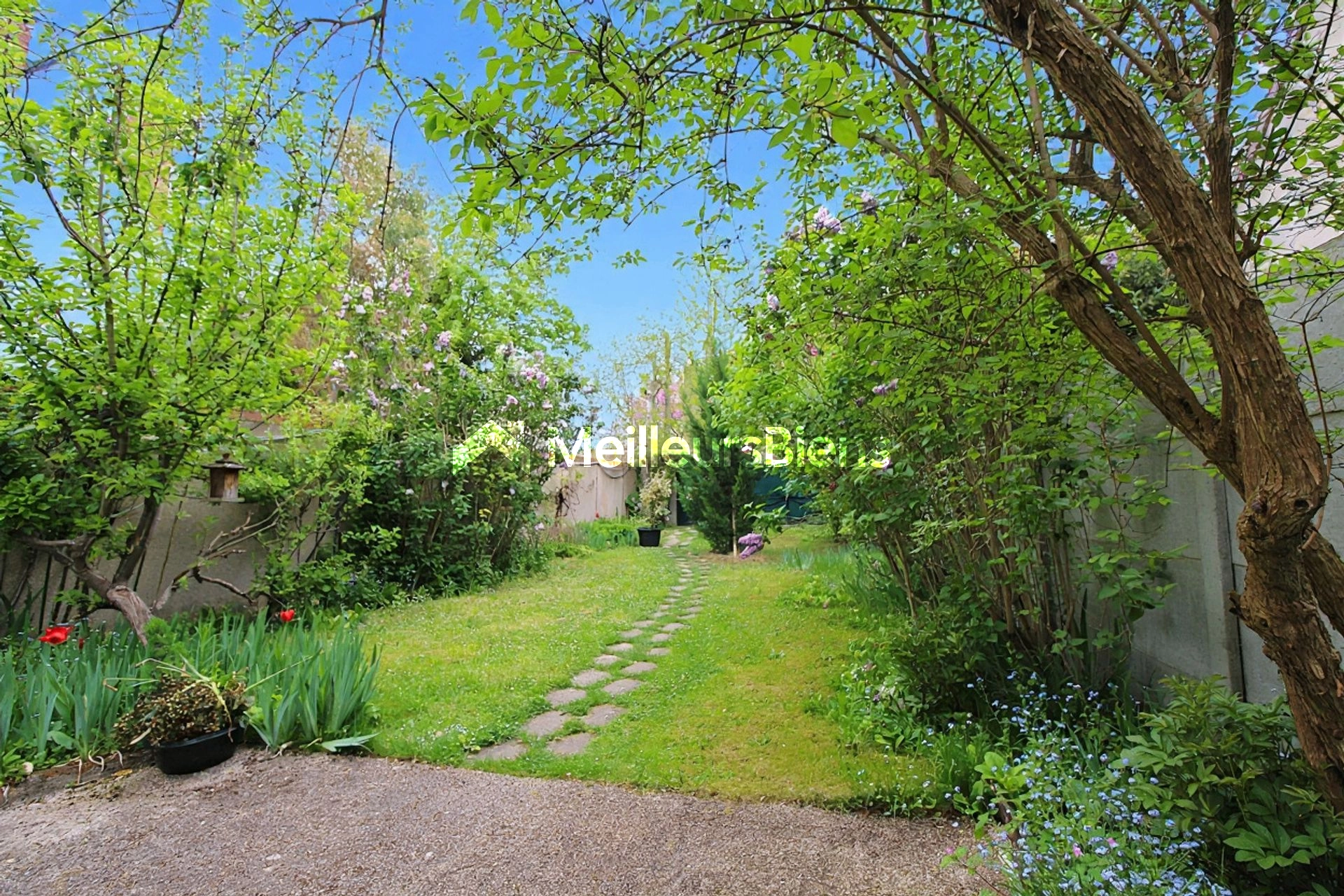 Lumineuse Maison à vendre de 165m2 sur 297 m2 de terrain clos