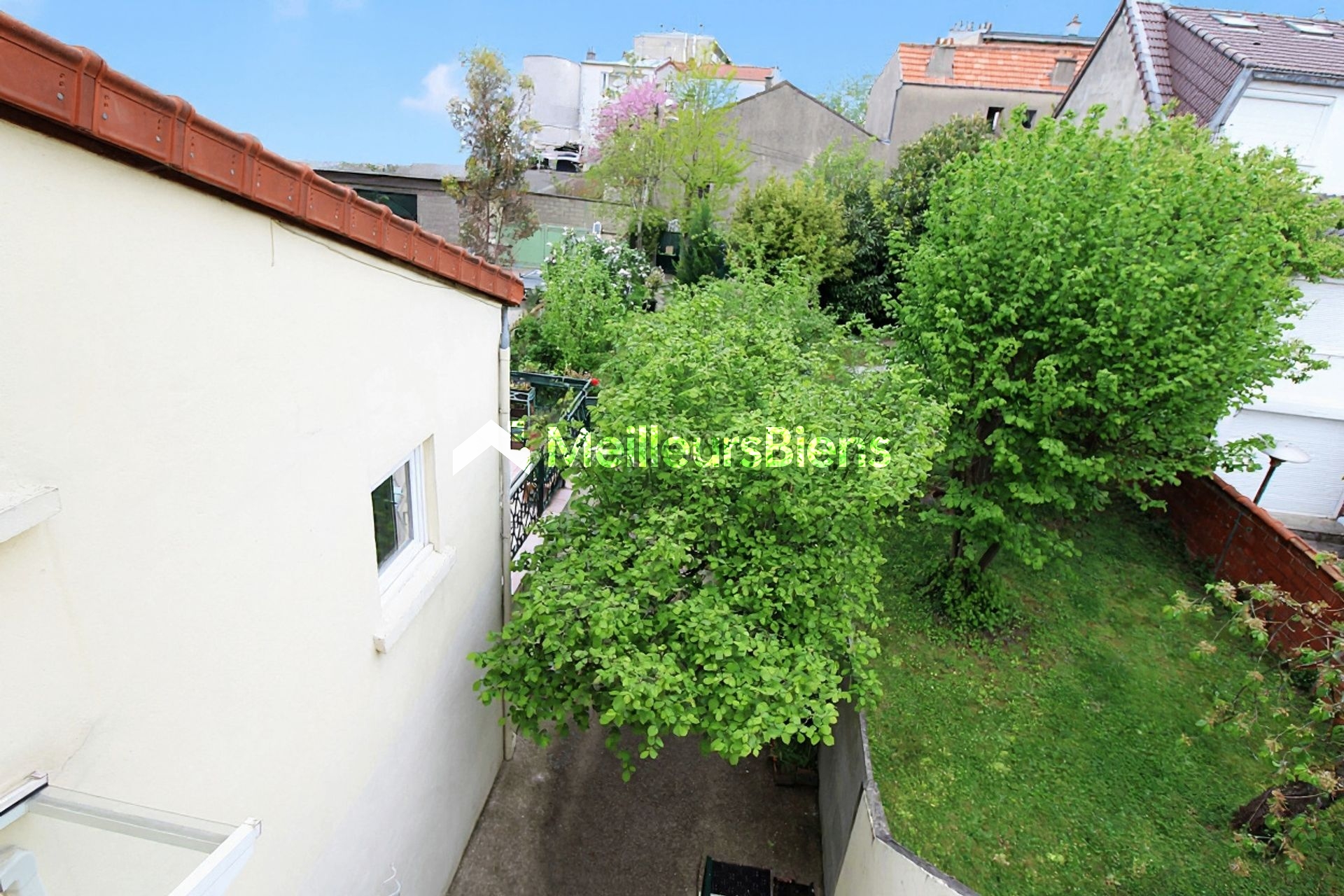 Lumineuse Maison à vendre de 165m2 sur 297 m2 de terrain clos