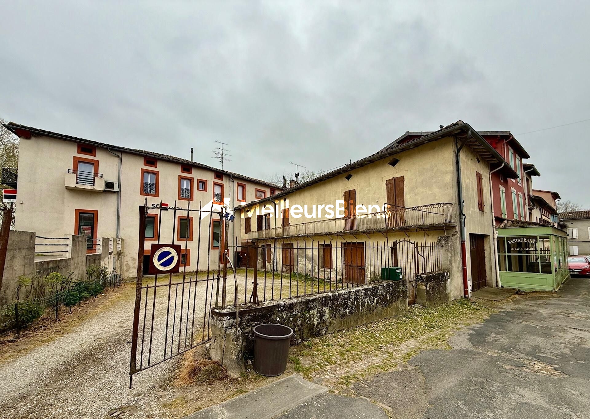 Maison / Immeuble avec cour et dépendances – Hypercentre de Lavaur