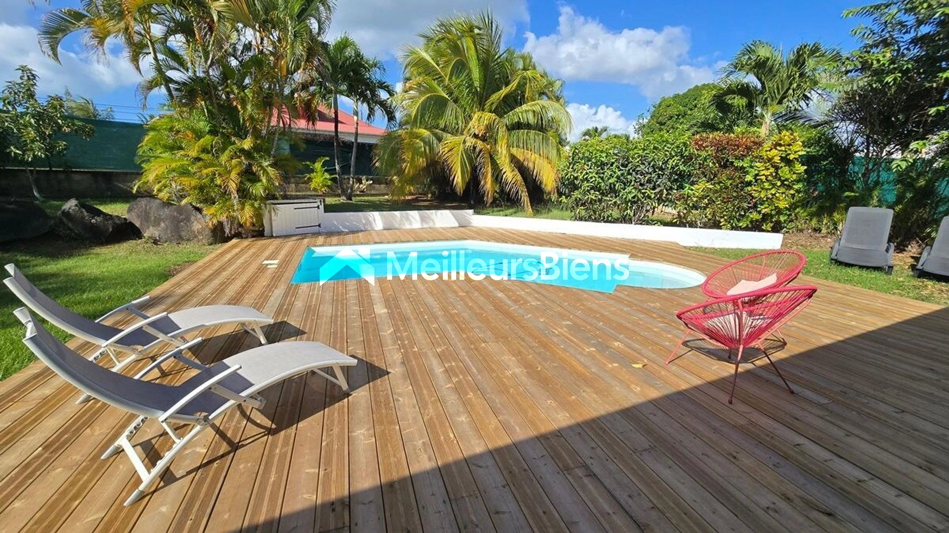 BAISSE DE PRIX Très belle maison T5 avec piscine, deck, au calme